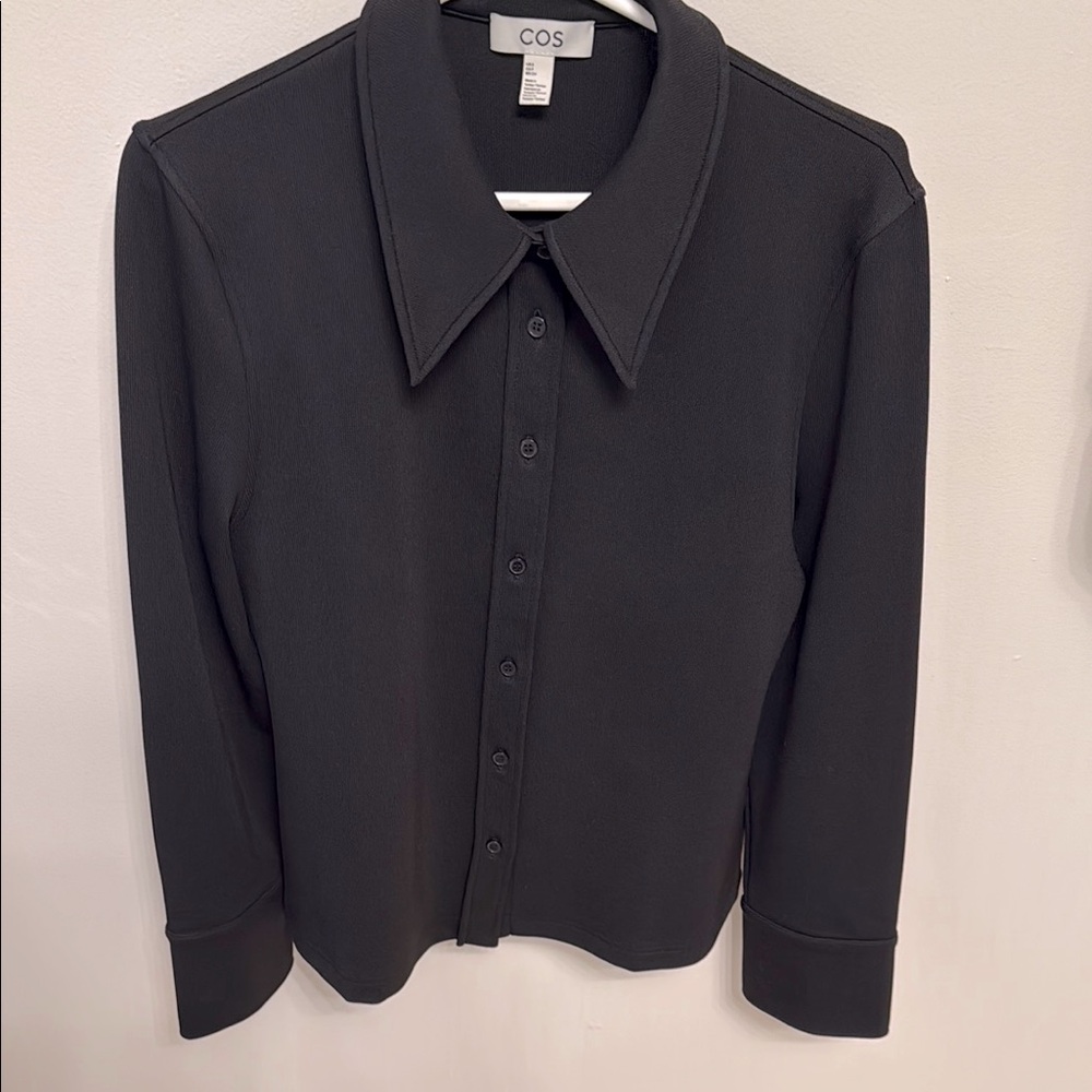 COS- knit blouse can be worn on its own or as a topper/blazer look, size Small